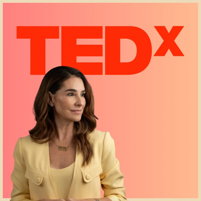 Juliana Benício no palco do TEDx Barra da Tijuca