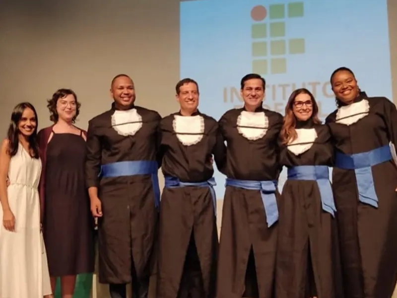 Apresentação de estudantes em evento acadêmico