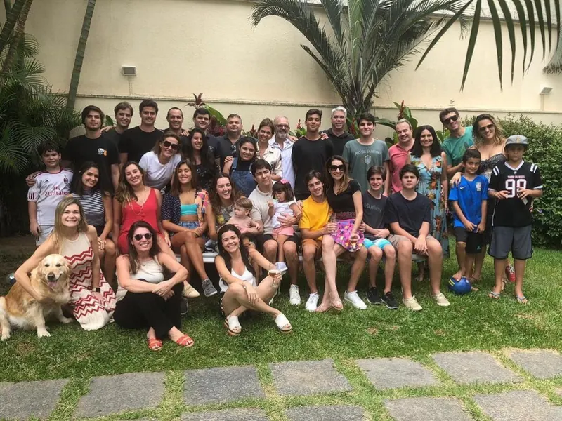 Encontro da família de Juliana Benício no quintal de casa