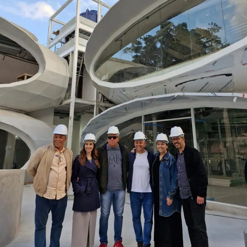 Equipe da secretaria em visita a obra de equipamento público