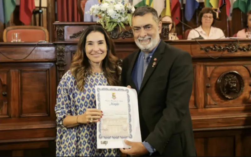 Juliana Benício recebe homenagem em sessão solene